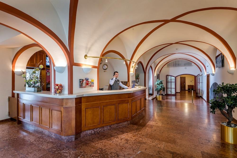 Am Mirabellplatz Hotel — 9