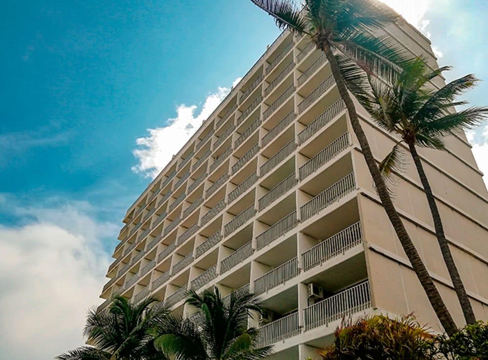 El Presidente Acapulco — 2