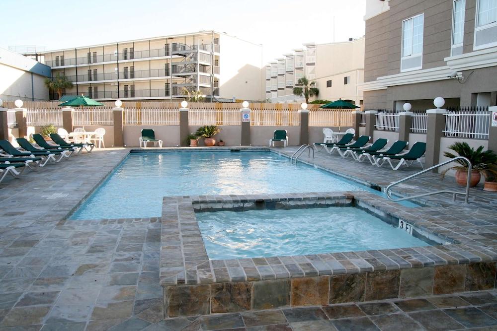 Hampton Inn Suites Galveston — 8