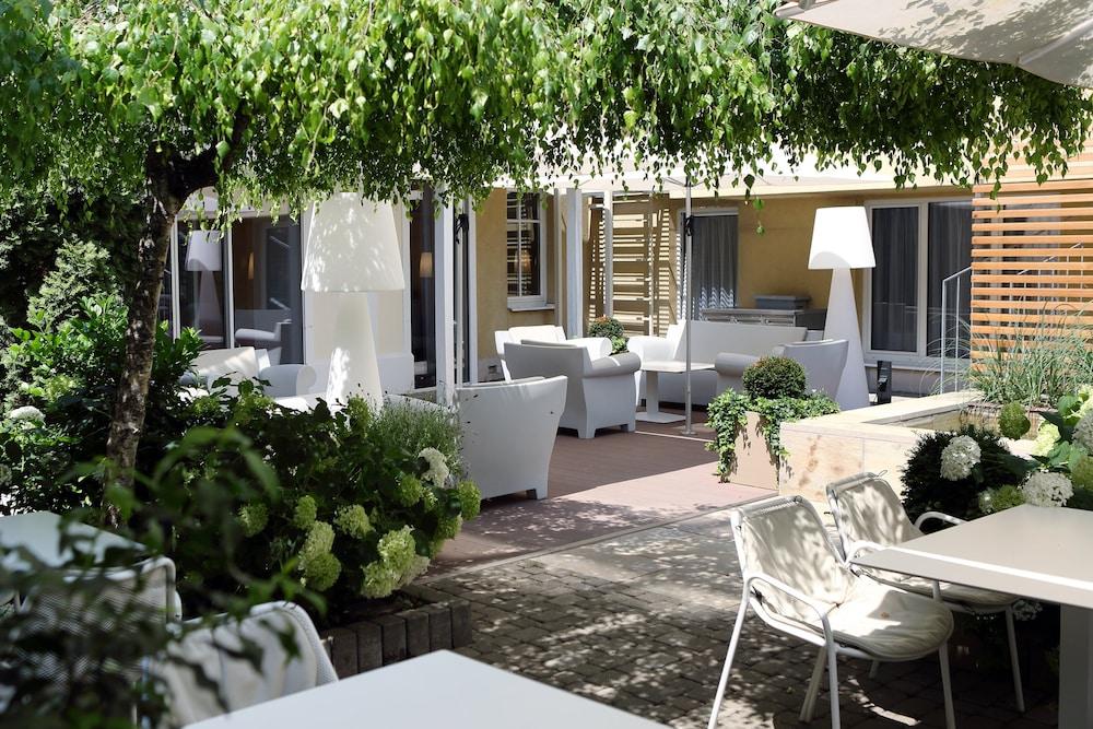 HOLIDAY INN VIENNA CITY 2324 — 6