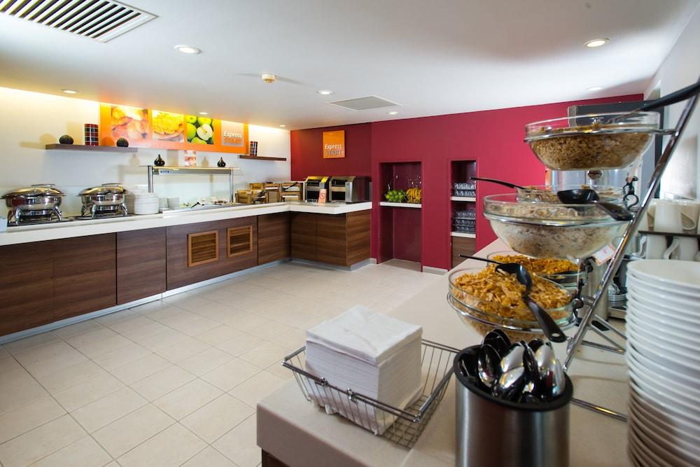 Holiday Inn Express Leeds City Centre — 5