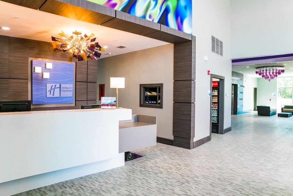 Holiday Inn Express & Suites Garland E - Lake Hubbard I30 — 8