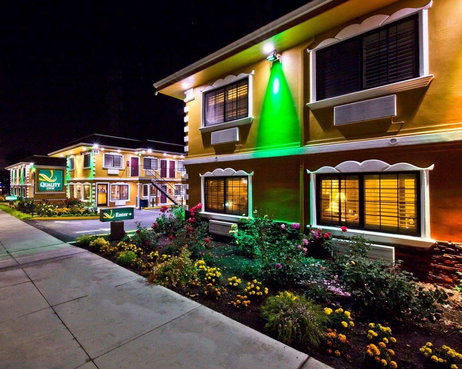 Bay Area Inn & Suites — 8