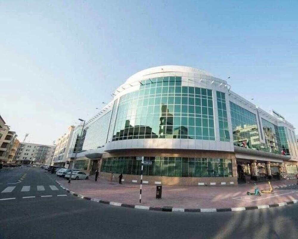 Sunday Hotel Holiday International Dubai — 9