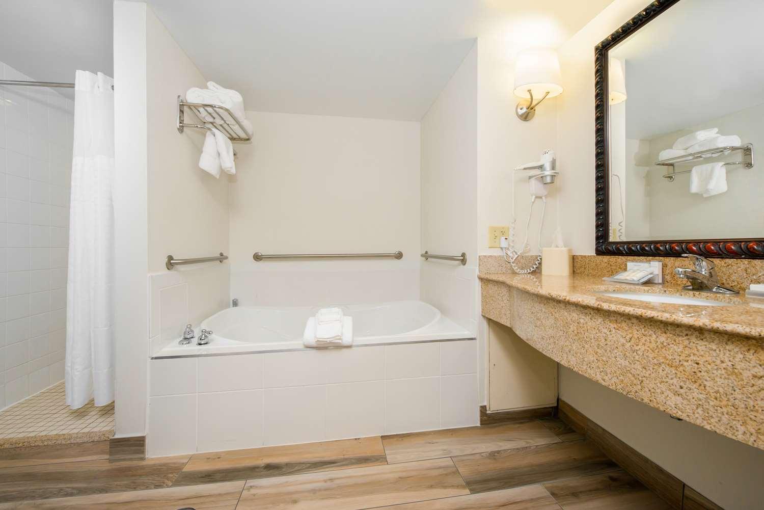 Hilton Garden Inn Charlottesville — 2