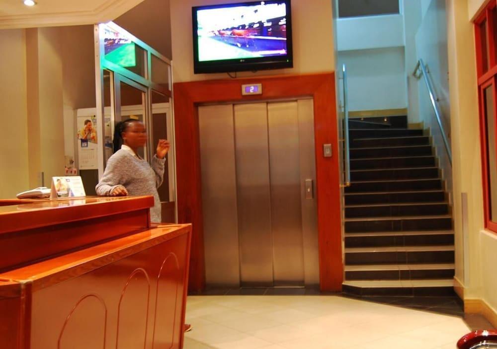MC ELLYS HOTEL(V) — 4