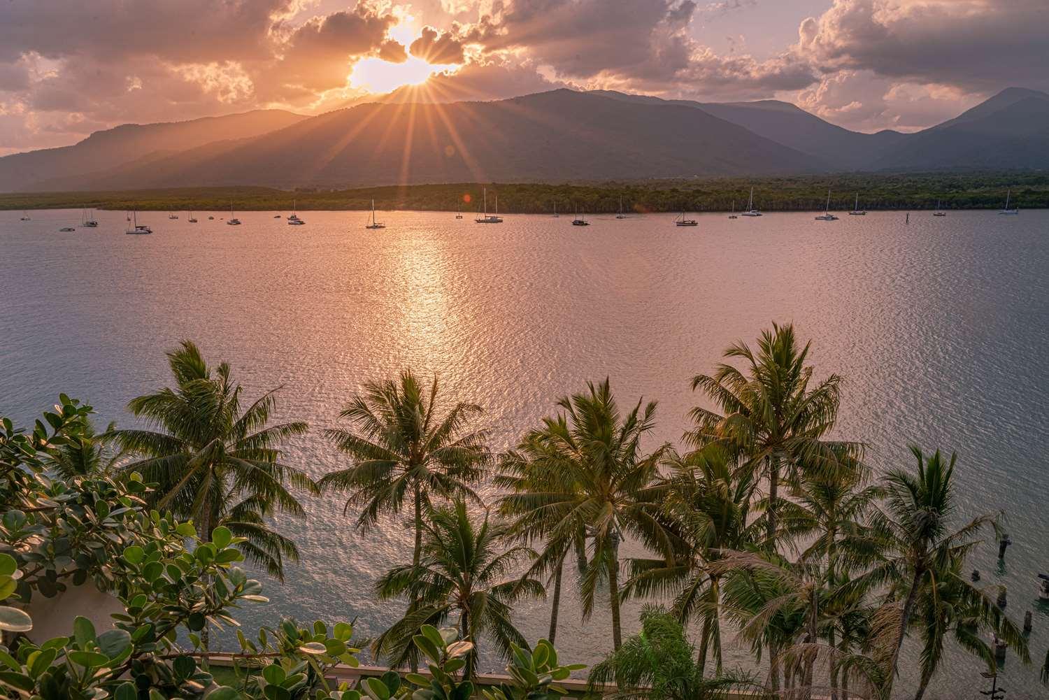 HILTON CAIRNS HOTEL — 7