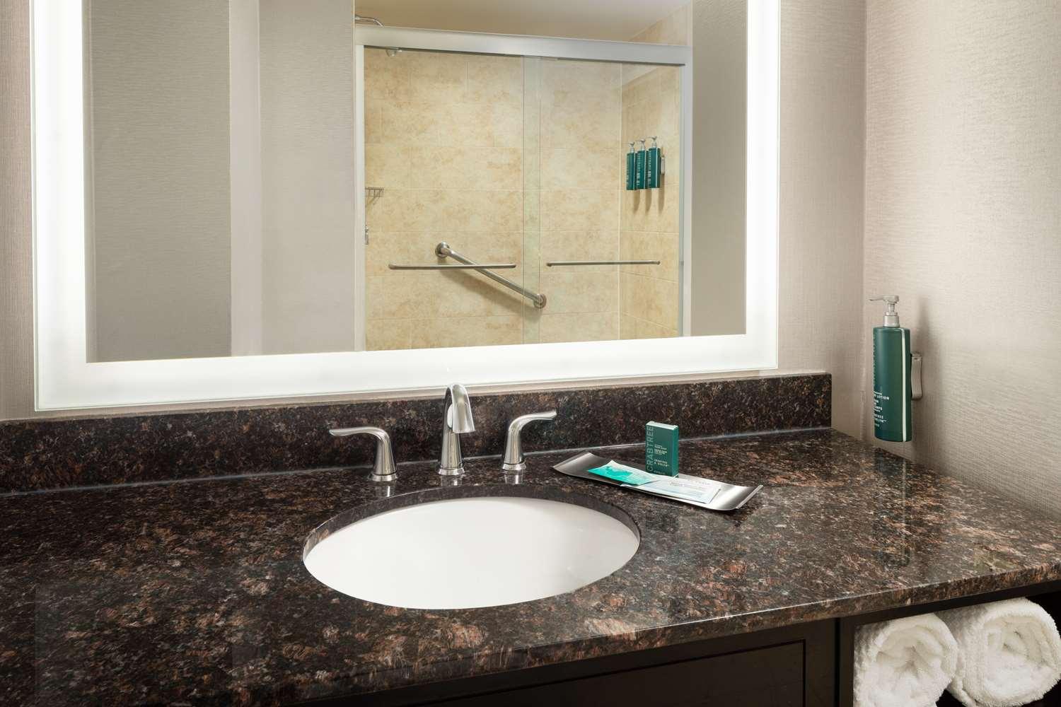 DoubleTree Suites by Hilton Detroit Downtown - Fort Shelby — 2