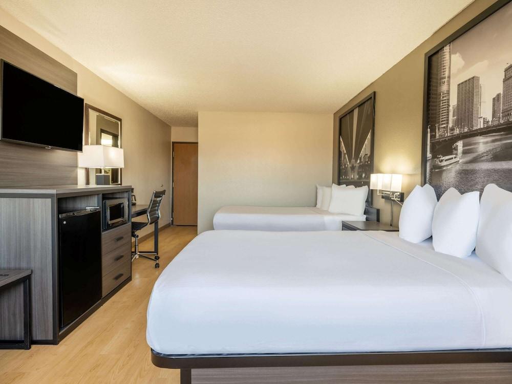 Super 8 By Wyndham Clinton — 8