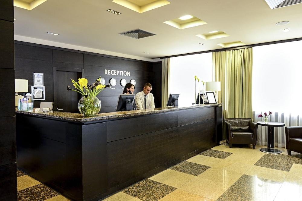 ROSSLYN CENTRAL PARK HOTEL — 5