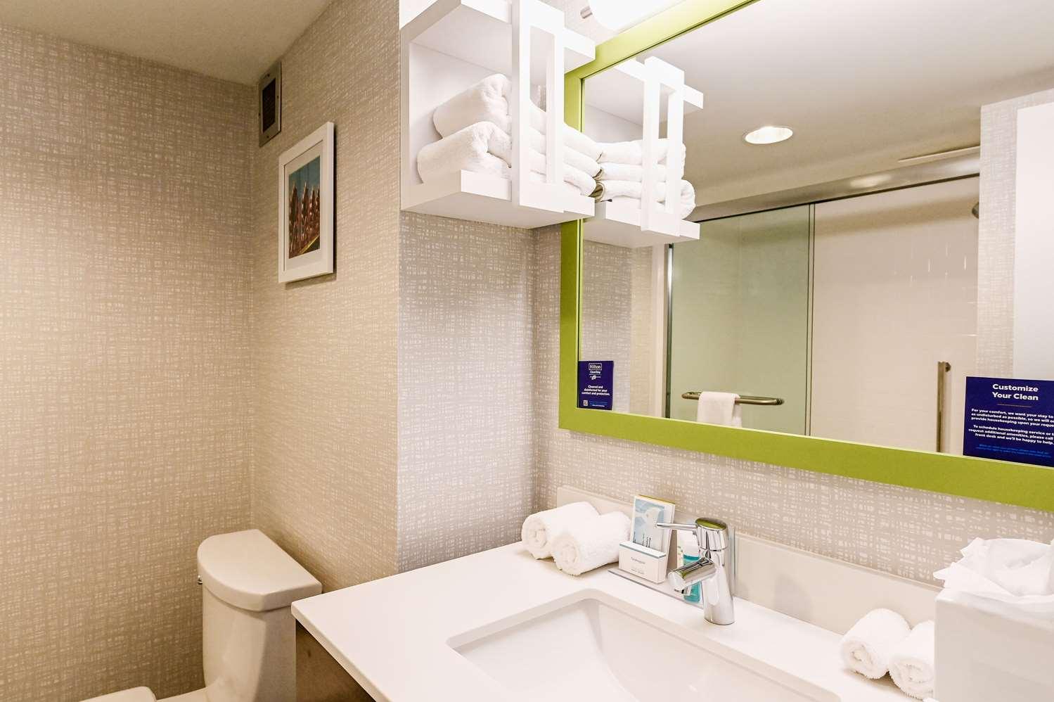 Hampton Inn Richmond West — 3