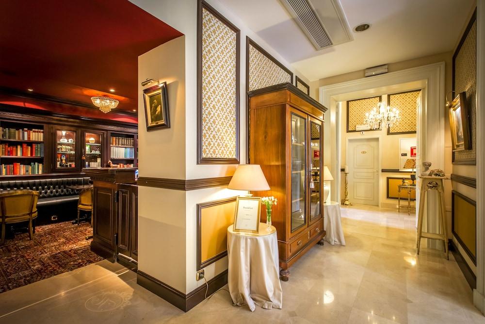 HOTEL HERITAGE — 7