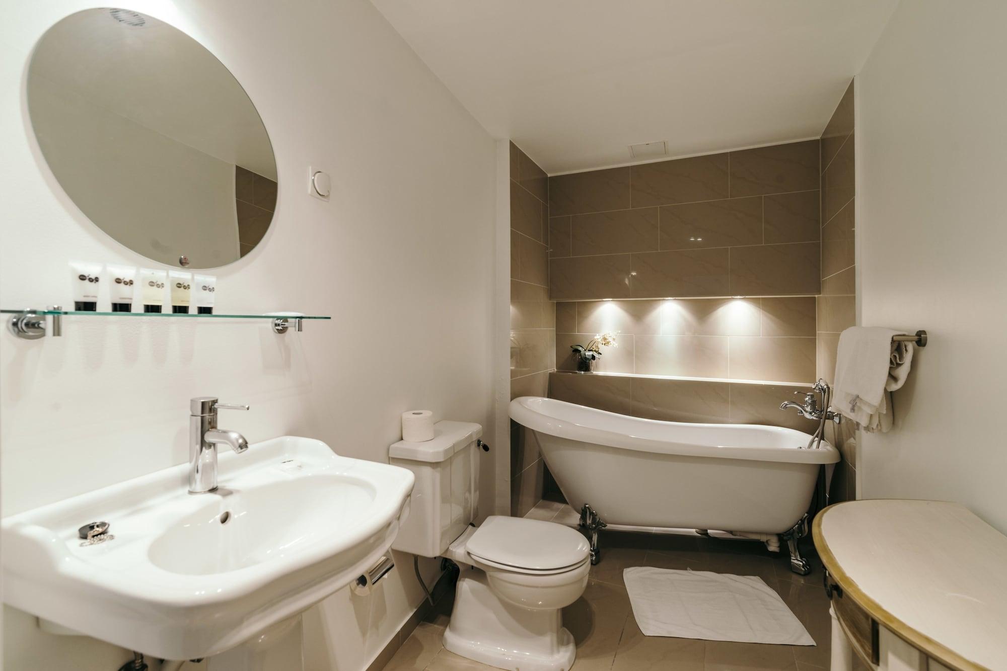 MERCHANT'S HOUSE HOTEL — 7