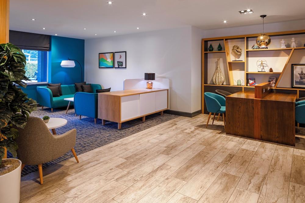 Holiday Inn High Wycombe M40 Jct. 4 — 10