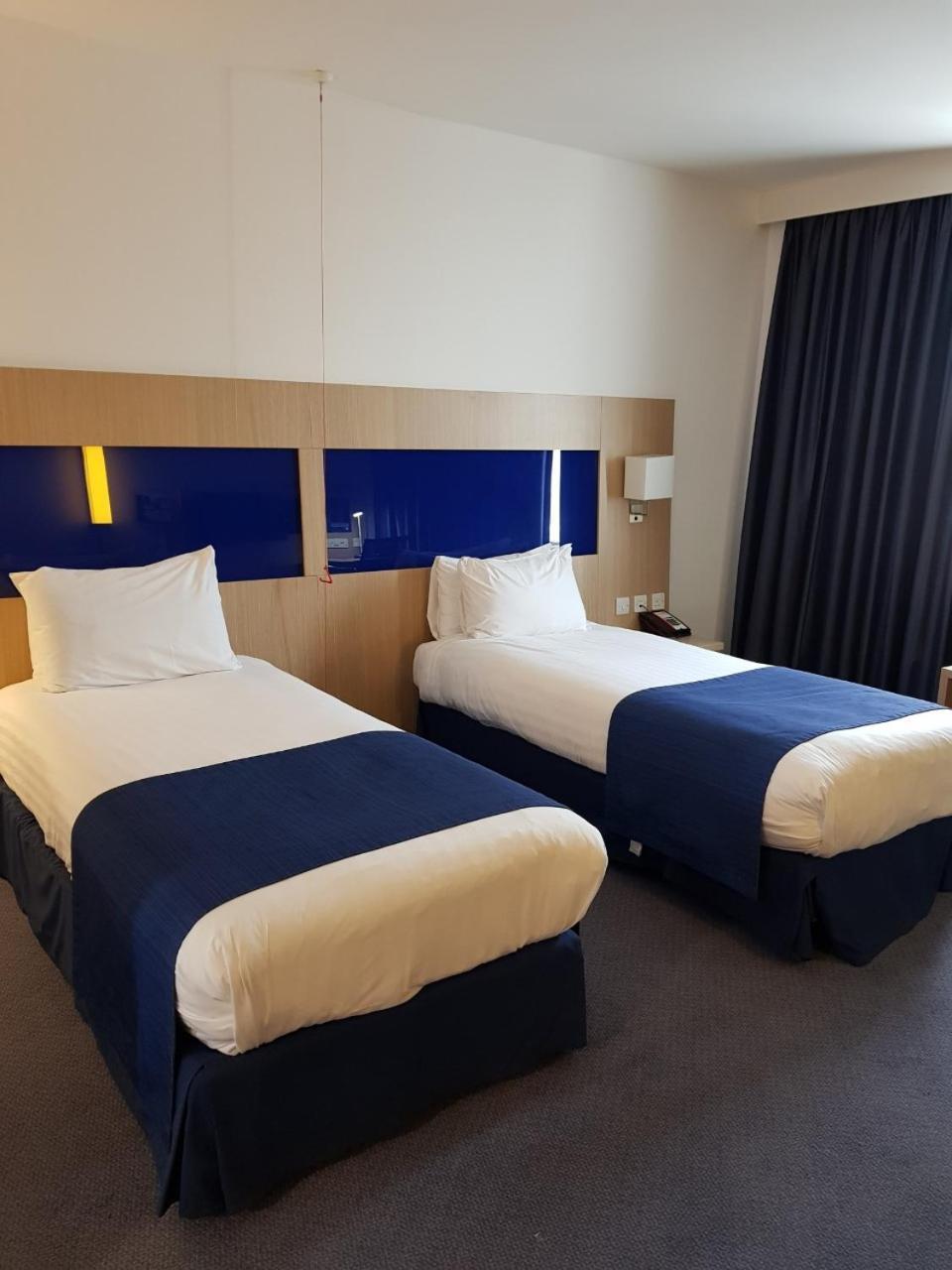 HOLIDAY INN EXPRESS ROTHERHAM - NORTH — 8