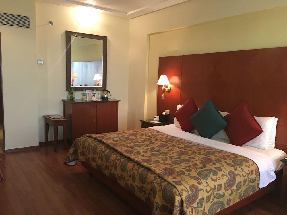 THE LALIT MUMBAI — 10