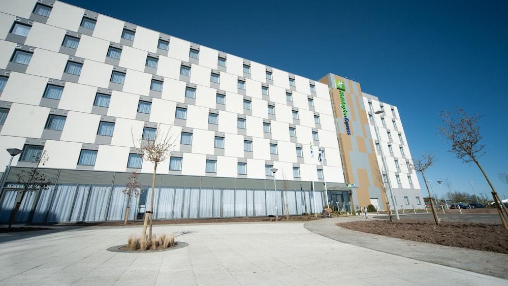 Holiday Inn Express Aberdeen Airport