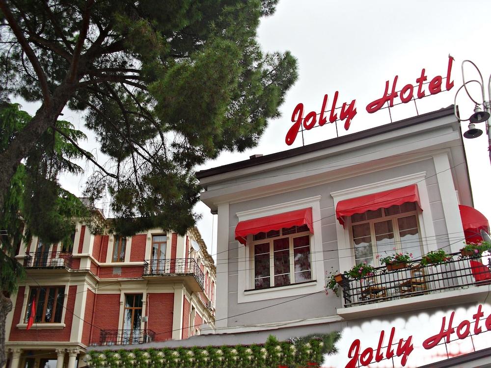 Jolly Hotel — 3
