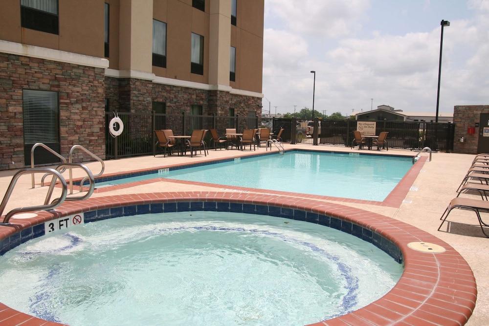 Hampton Inn & Suites Bay City, TX — 8