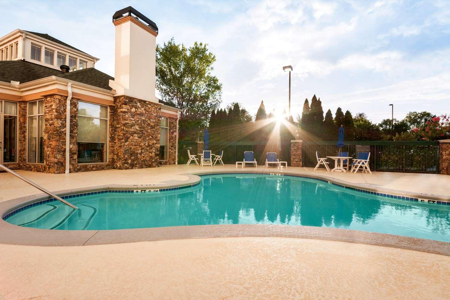 Hilton Garden Inn Atlanta Northpoint — 8