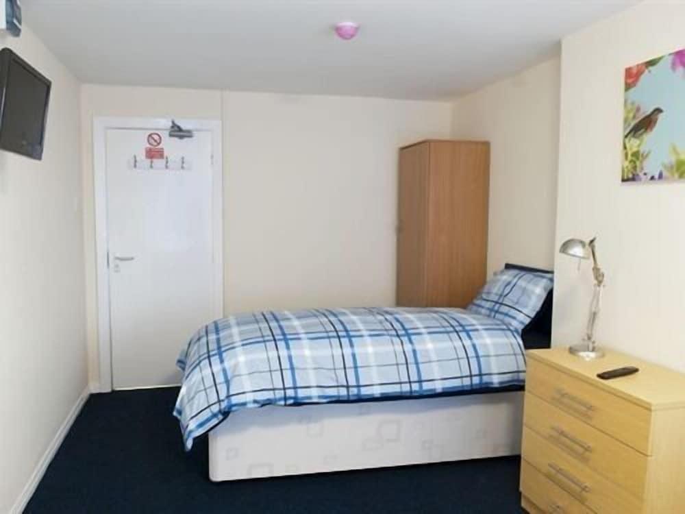 Liverpool Gateway B&B — 3