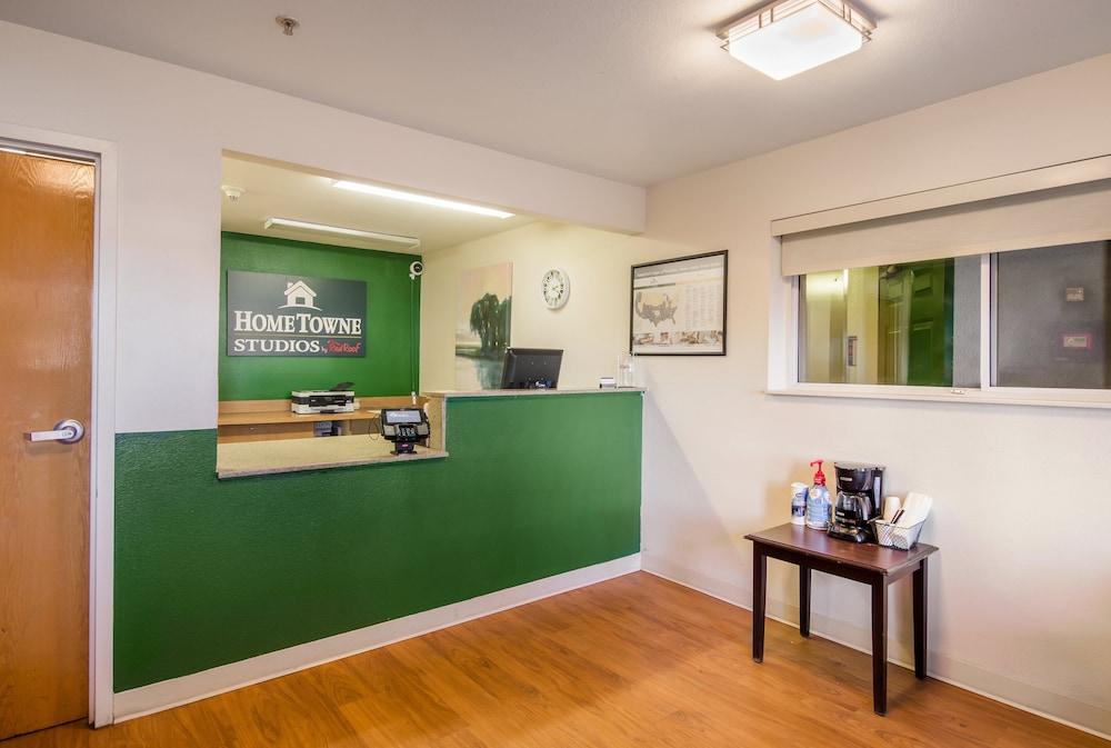 HomeTowne Studios by Red Roof Denver - Airport/Aurora (ex. Crossland Denver - Airport - Aurora) — 6