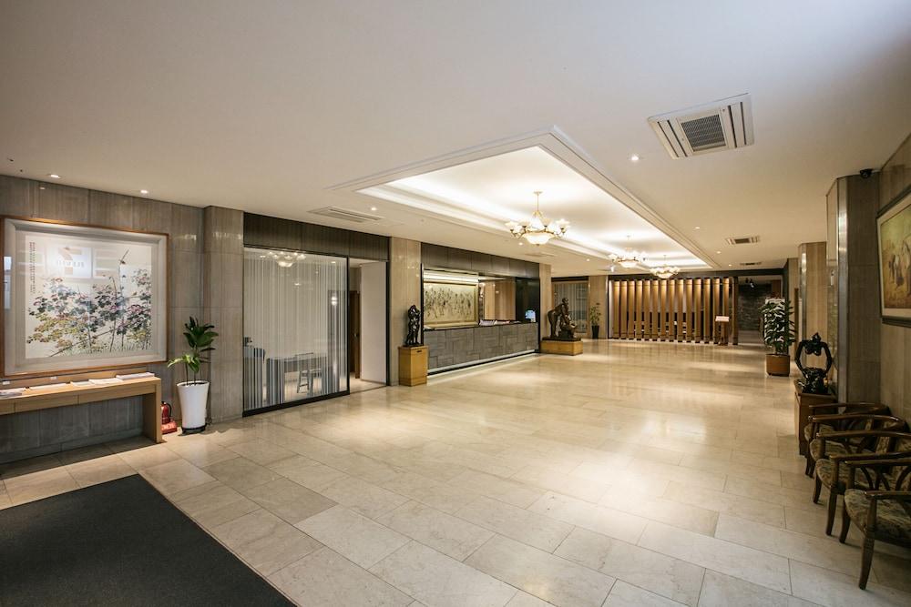 Busan Tourist Hotel — 8