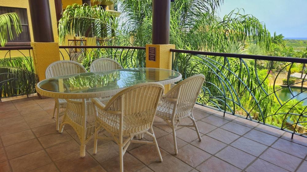 Clarion Suites Roatan at Pineapple Villas — 3