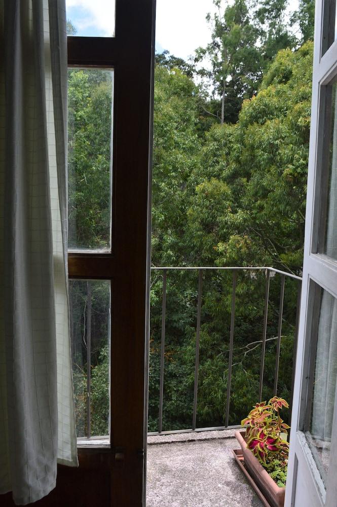 Eco Suites Uxlabil Guatemala City 1134698 — 2