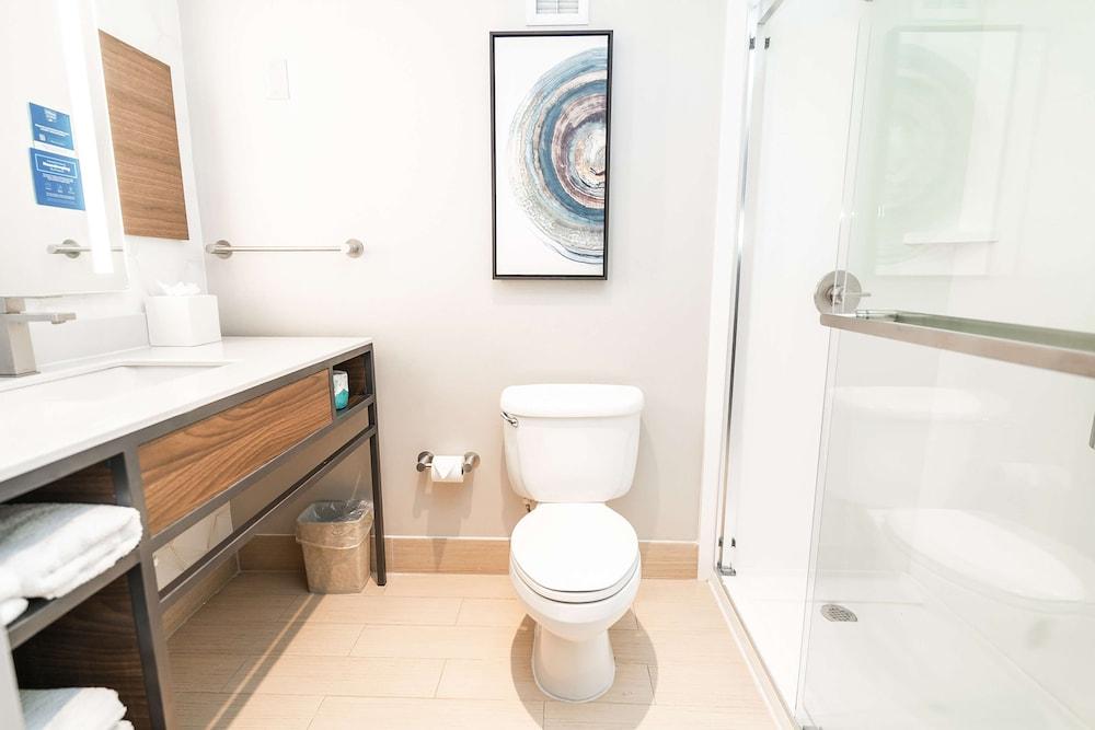 HILTON GARDEN INN FAIRFAX — 10