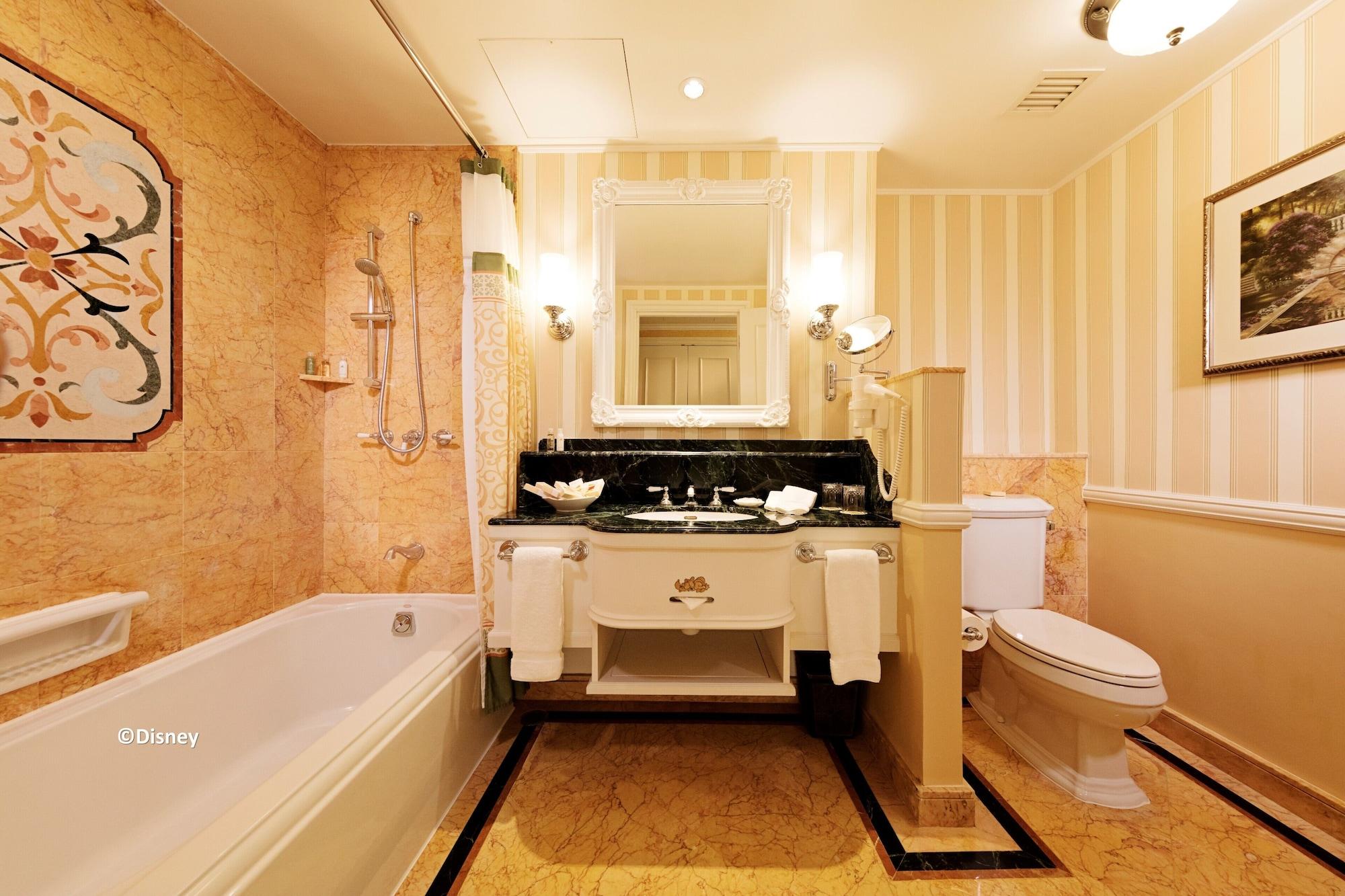 Hong Kong Disneyland Hotel 62794 — 5