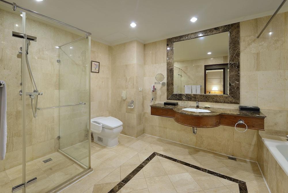 Le Midi Hotel Jungli 878385 — 8