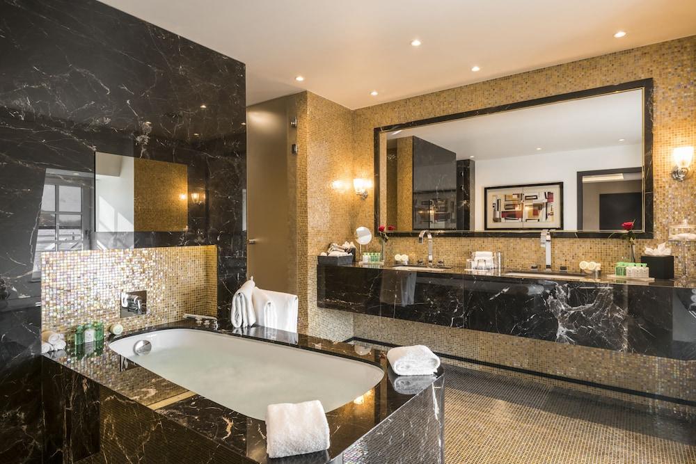 Warwick Grand Place Brussels — 6