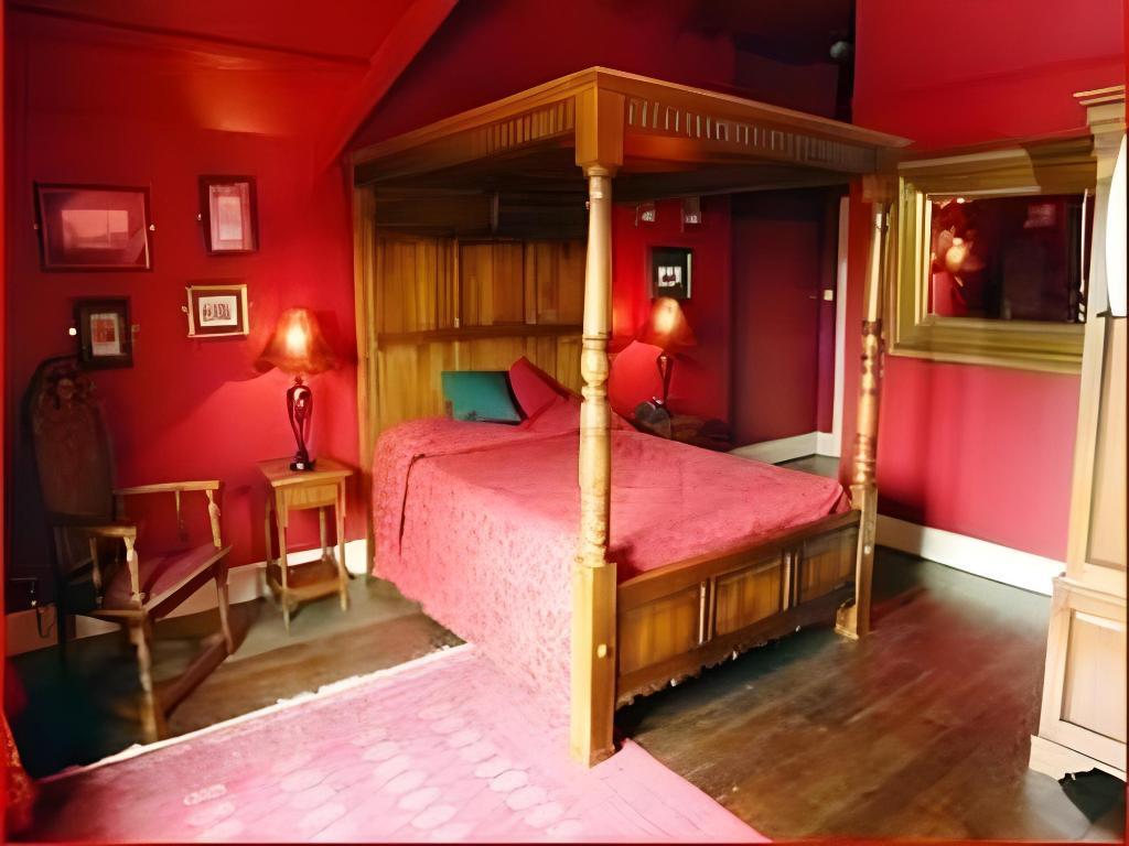 The Hunting Lodge - Restaurant with rooms — 10