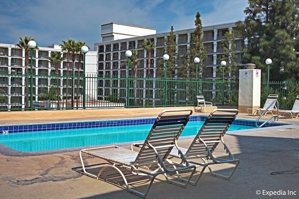 Camelot Inn and Suites — 2