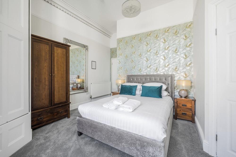 Latimer House — 6