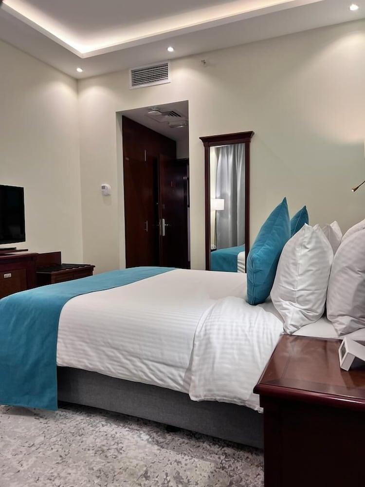 Howard Johnson by Wyndham Bur Dubai — 9