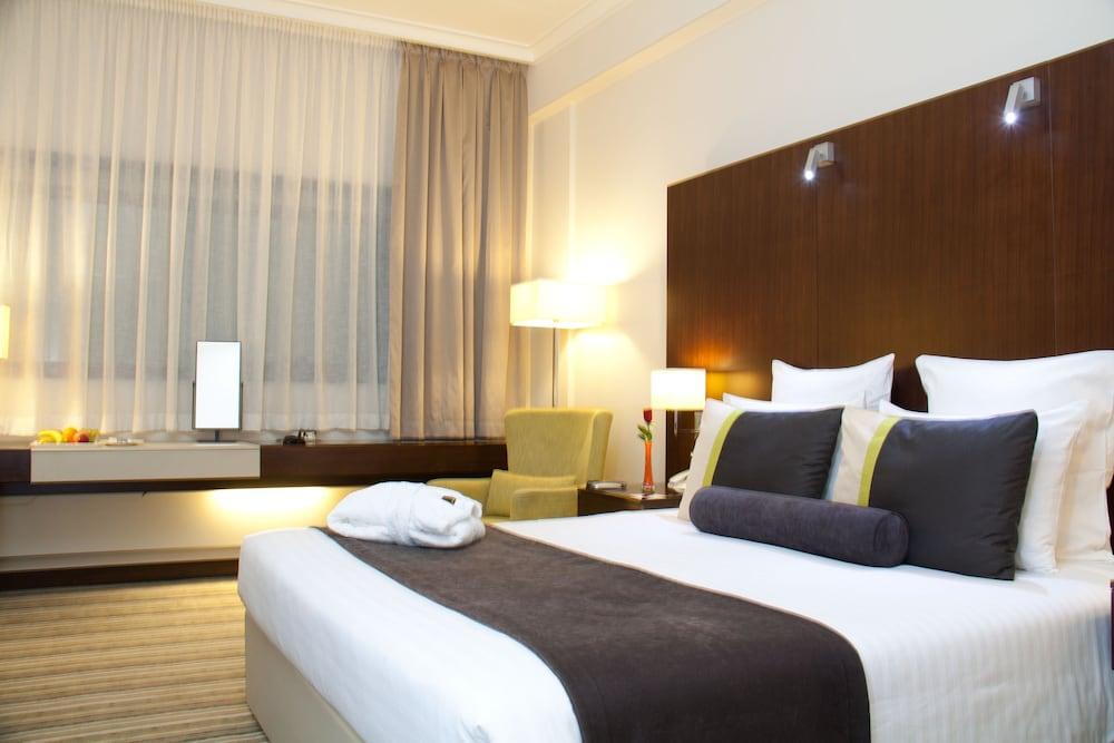 Aavri Hotel — 10