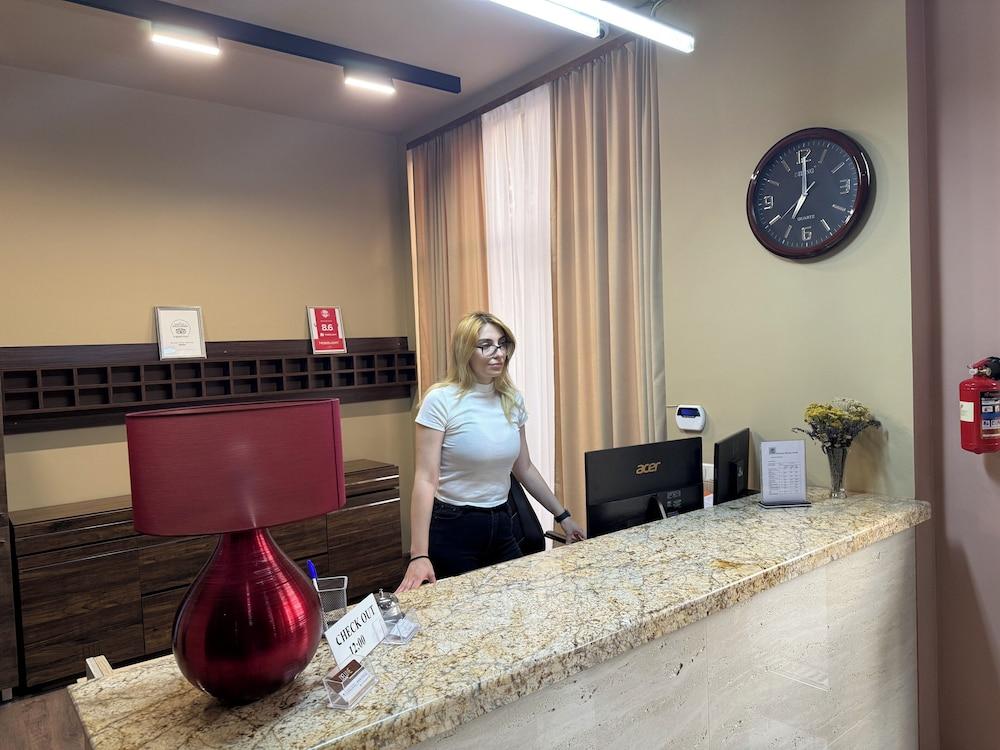 YEREVAN DELUXE HOTEL — 10