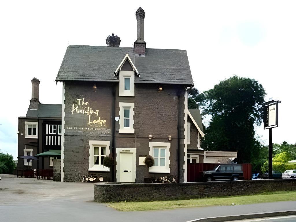 The Hunting Lodge - Restaurant with rooms — 2