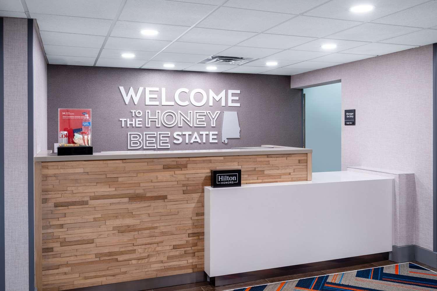Hampton Inn Auburn — 6
