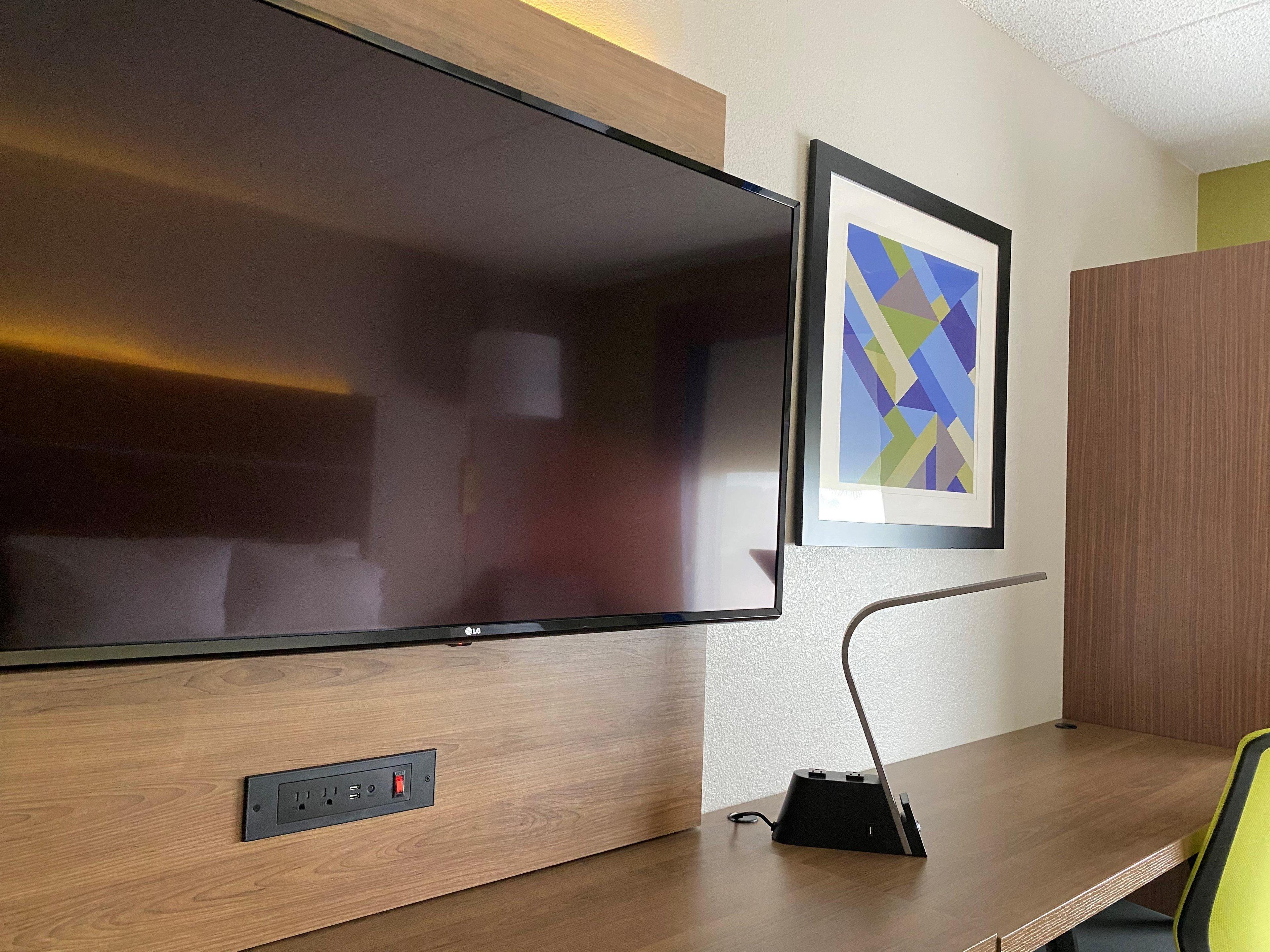 Holiday Inn Express Hotel and Suites Fort Wayne — 2