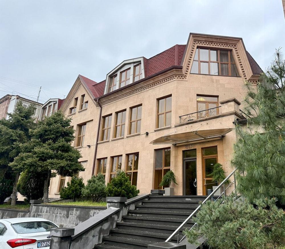 YEREVAN DELUXE HOTEL — 5
