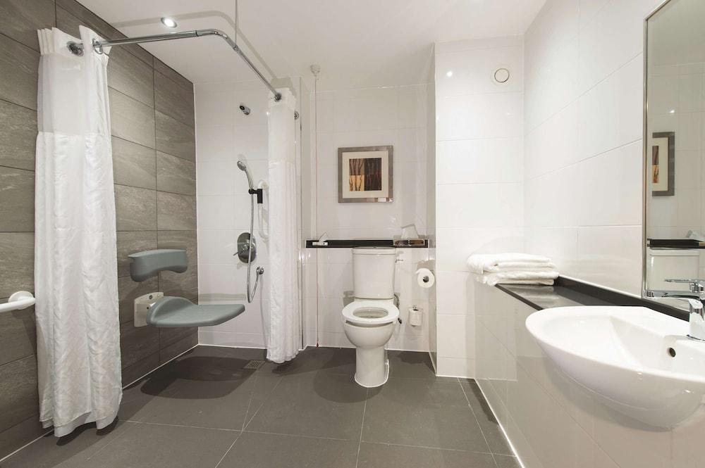 Doubletree By Hilton Strathclyde — 5