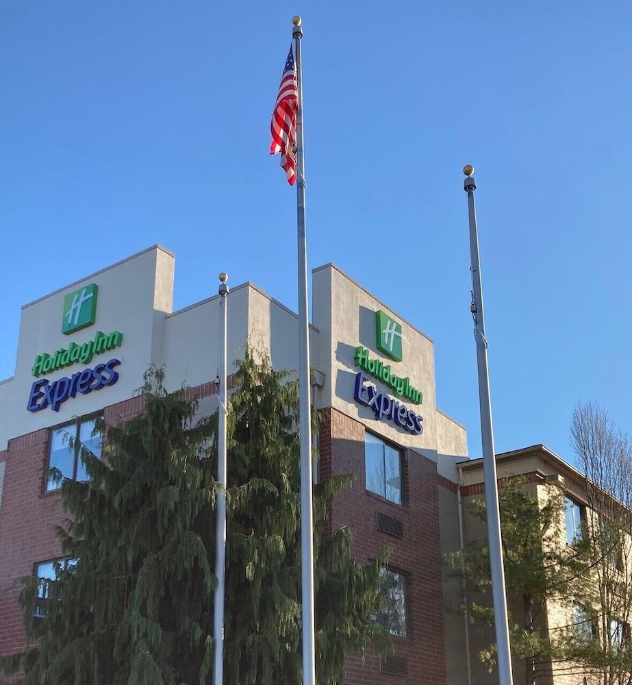 Holiday Inn Express Akron NW - Fairlawn — 2