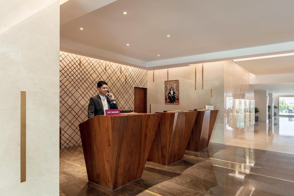 Crowne Plaza Muscat — 5
