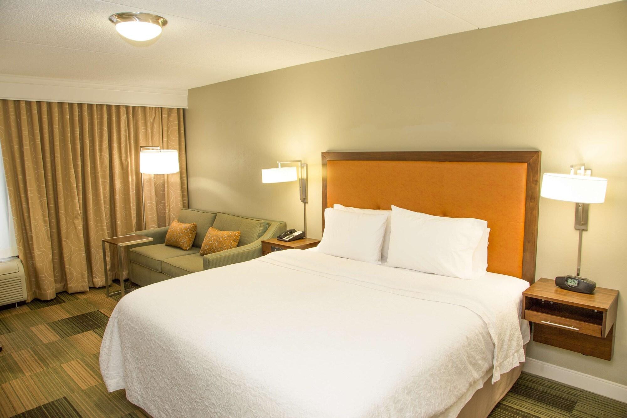 Hampton Inn Suites Albany Downtown — 10