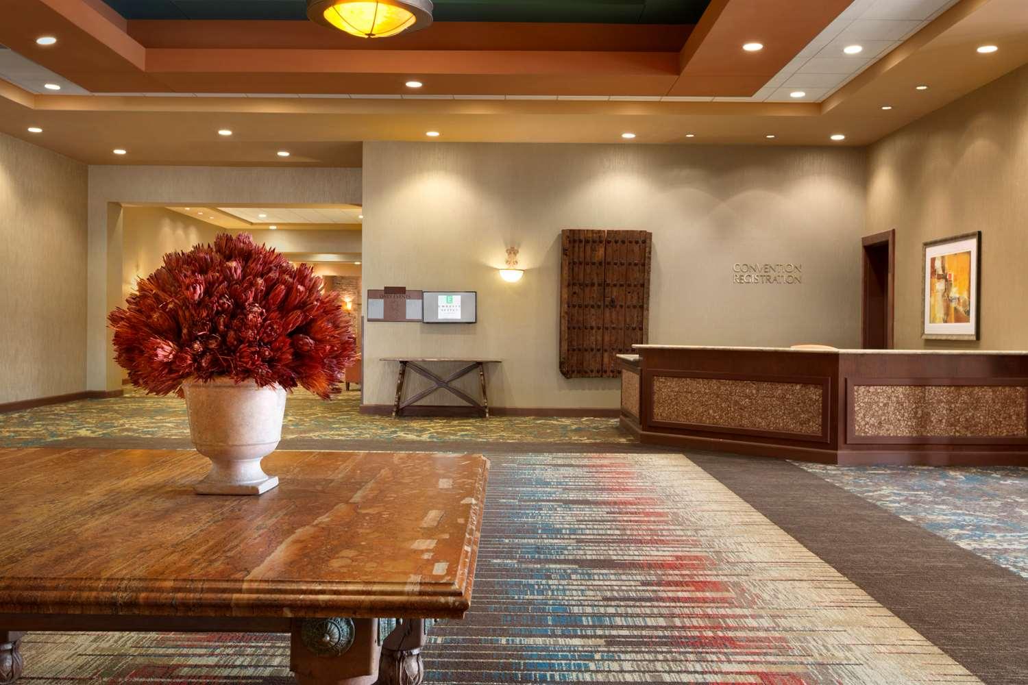 Embassy Suites by Hilton Albuquerque — 9