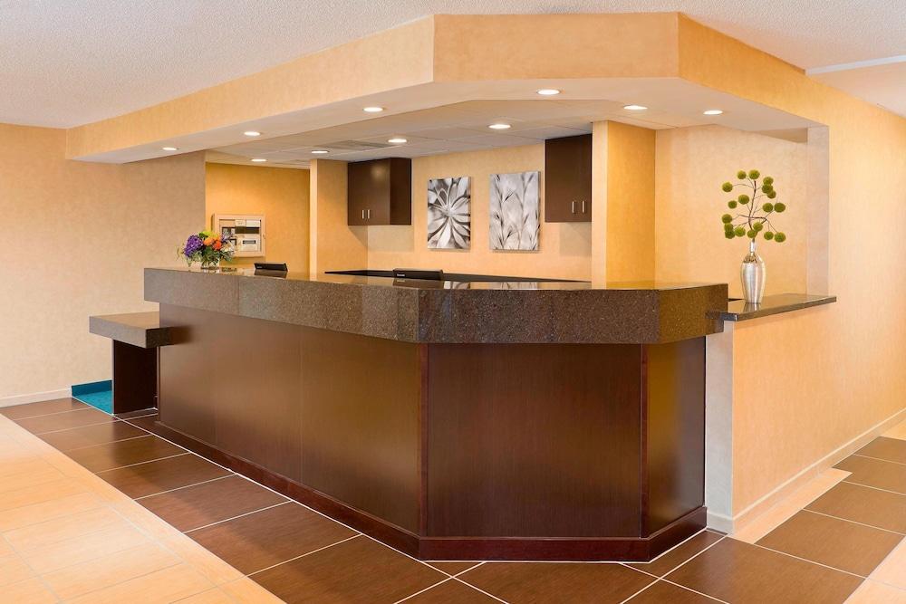MainStay Suites Appleton Airport - Fox River Mall Area — 2