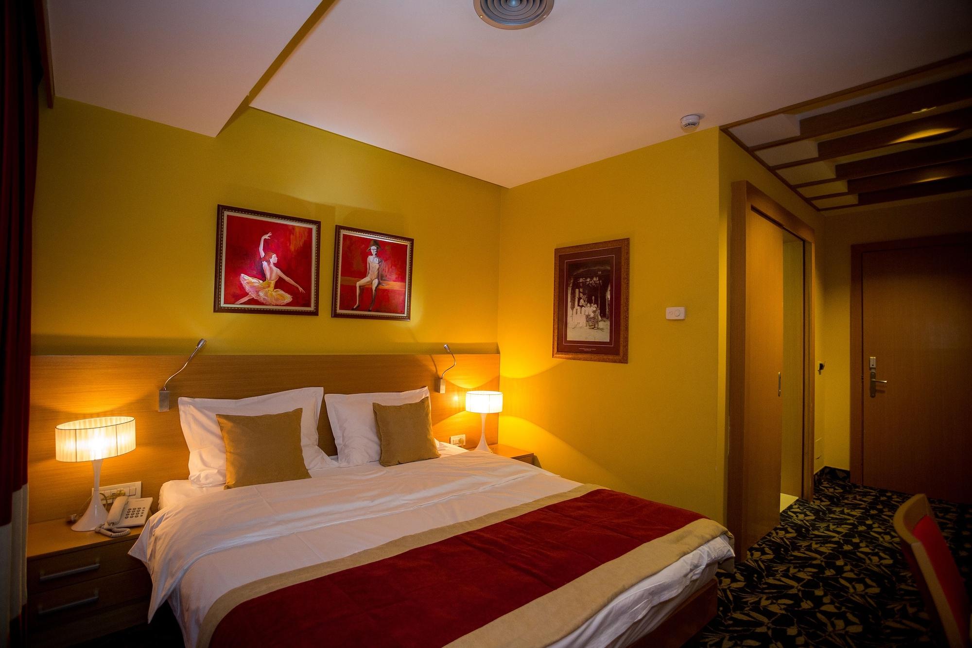 HOTEL COLOSSEO — 6